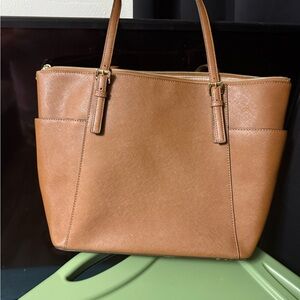 Elegant Tan Leather Tote Bag
